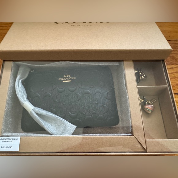 Coach Corner Zip Wristlet In Signature Leather with Charms - New in Box - Picture 7 of 7